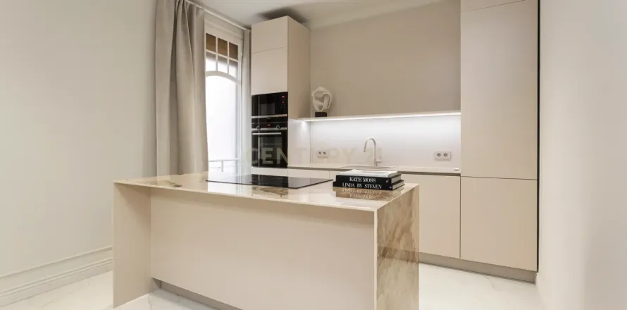 4 bedrooms apartment for sale in Barcelona, Catalonia, Spain № 9232