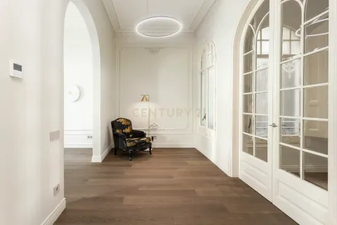 4 bedrooms apartment for sale in Barcelona, Catalonia, Spain № 9232 - photo 12