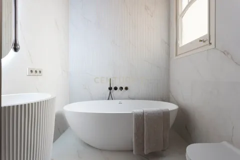 4 bedrooms apartment for sale in Barcelona, Catalonia, Spain № 9232 - photo 24