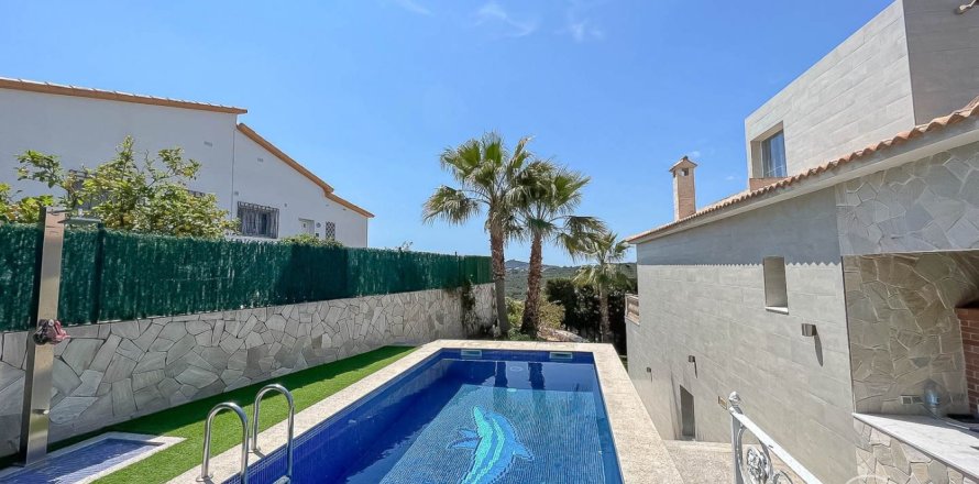 4 bedrooms villa for sale in Condado del Jaruco, Girona, Catalonia, Spain № 979