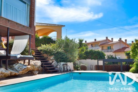 Сasa de 6 dormitorios en venta en Sitges, Barcelona, Cataluña, Spain № 9186 - foto 3