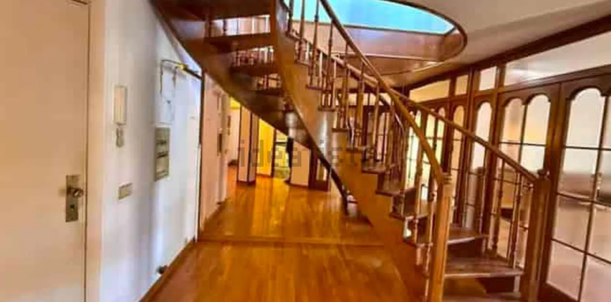 222 sq.m. duplex for sale in Vic, Barcelona, Catalonia, Spain № 9247