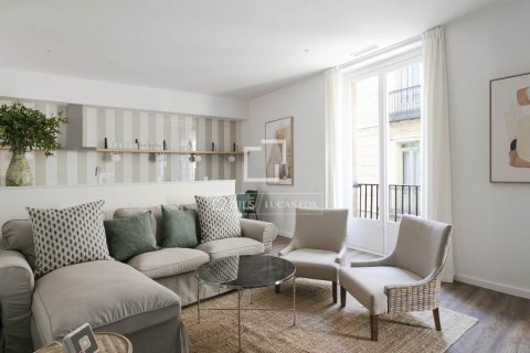 3 bedrooms apartment for sale in Barcelona, Catalonia, Spain № 9097