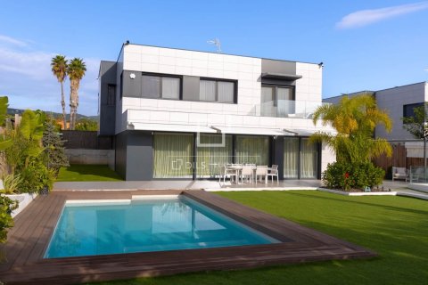 4 bedrooms villa for sale in Sant Andreu de Llavaneres, Barcelona, Catalonia, Spain № 9225 - photo 2