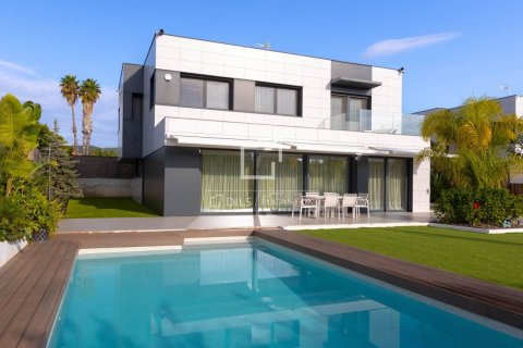 4 bedrooms villa for sale in Sant Andreu de Llavaneres, Barcelona, Catalonia, Spain № 9225 - photo 13