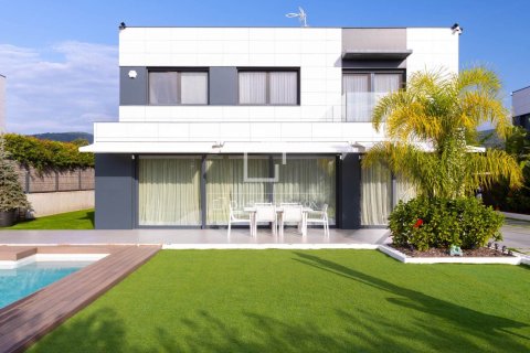 4 bedrooms villa for sale in Sant Andreu de Llavaneres, Barcelona, Catalonia, Spain № 9225