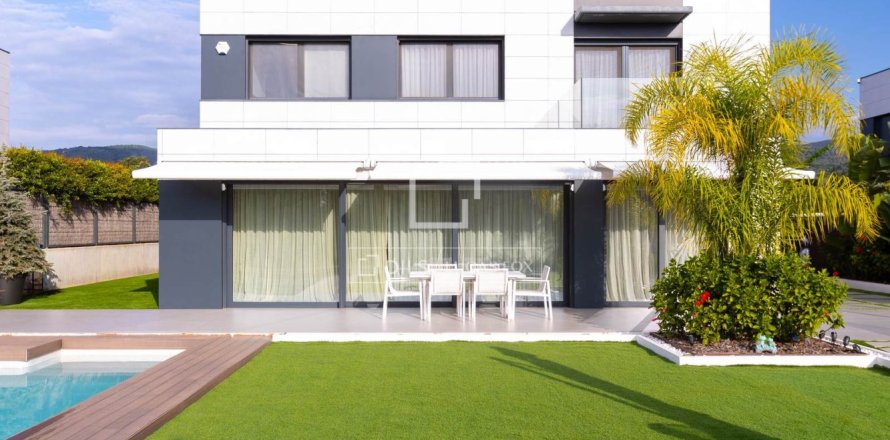 4 bedrooms villa for sale in Sant Andreu de Llavaneres, Barcelona, Catalonia, Spain № 9225