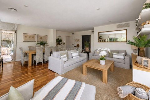 Сasa de 5 dormitorios en venta en Sant Cugat del Vallès, Barcelona, Cataluña, Spain № 9075 - foto 17