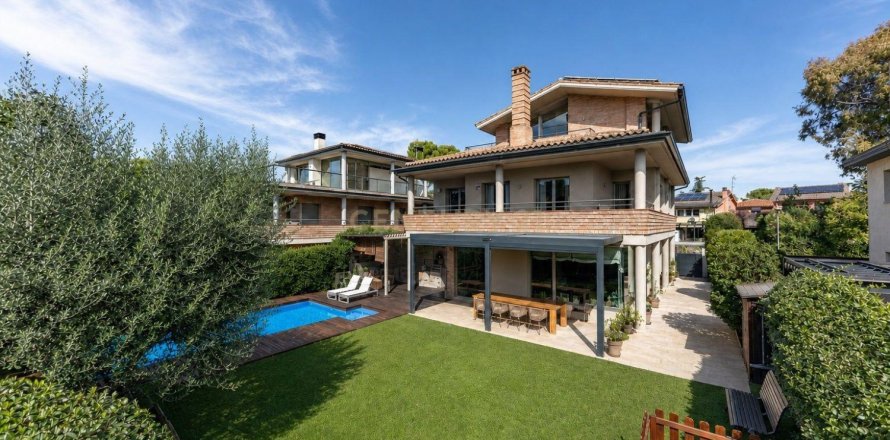 Сasa de 5 dormitorios en venta en Sant Cugat del Vallès, Barcelona, Cataluña, Spain № 9075