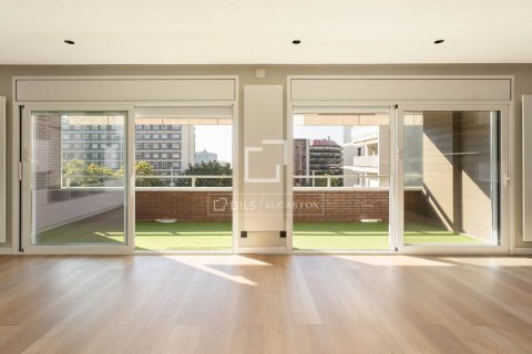 4 bedrooms apartment for sale in Barcelona, Catalonia, Spain № 9085 - photo 4