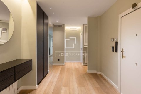4 bedrooms apartment for sale in Barcelona, Catalonia, Spain № 9085 - photo 15