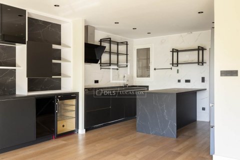 4 bedrooms apartment for sale in Barcelona, Catalonia, Spain № 9085 - photo 8