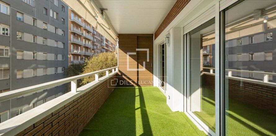 4 bedrooms apartment for sale in Barcelona, Catalonia, Spain № 9085
