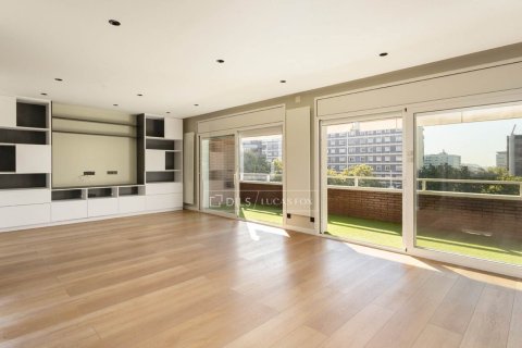 4 bedrooms apartment for sale in Barcelona, Catalonia, Spain № 9085 - photo 3