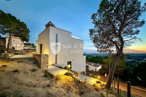 Сasa de 4 dormitorios en venta en Lloret de Mar, Gerona, Cataluña, Spain № 6749 - foto 1