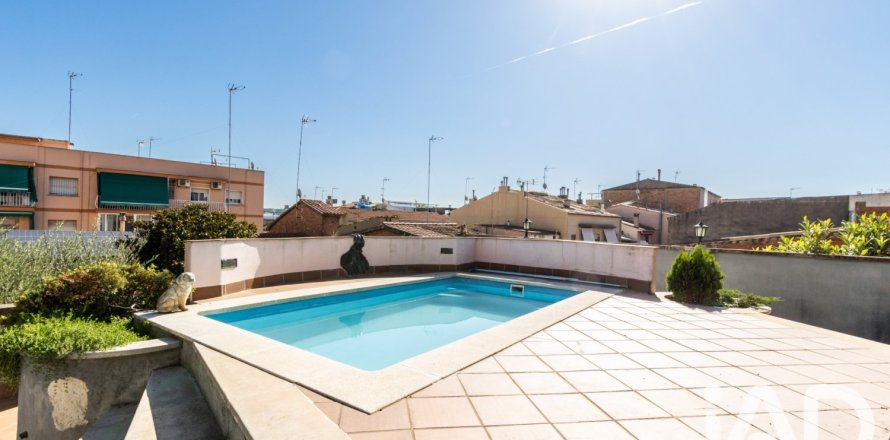 6 bedrooms townhouse for sale in Parets del Vallès, Barcelona, Catalonia, Spain № 9133