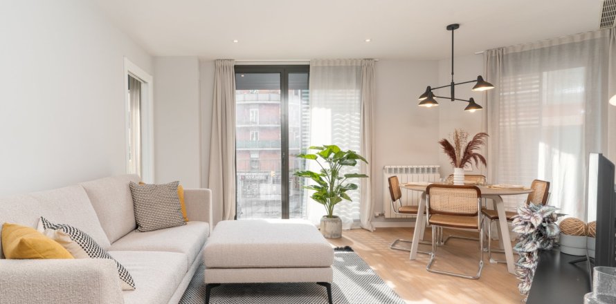 4 bedrooms apartment for sale in Barcelona, Catalonia, Spain № 1731