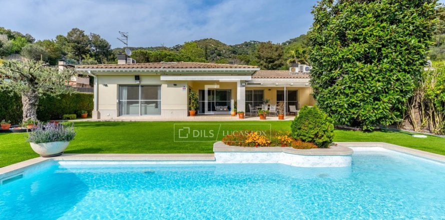 4 bedrooms villa for sale in Teia, Barcelona, Catalonia, Spain № 9202
