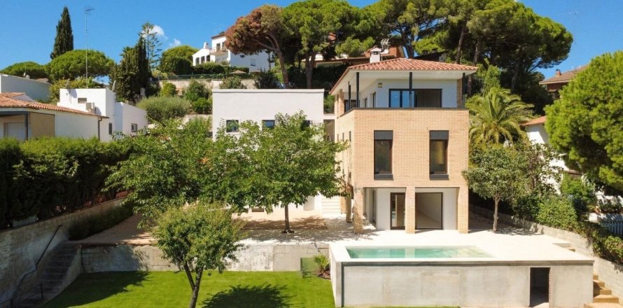 4 bedrooms house for sale in Arenys de Mar, Barcelona, Catalonia, Spain № 1341