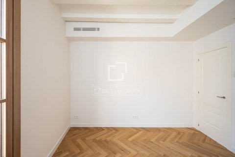 3 bedrooms apartment for sale in Barcelona, Catalonia, Spain № 9095 - photo 26