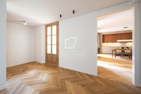 3 bedrooms apartment for sale in Barcelona, Catalonia, Spain № 9095 - photo 7