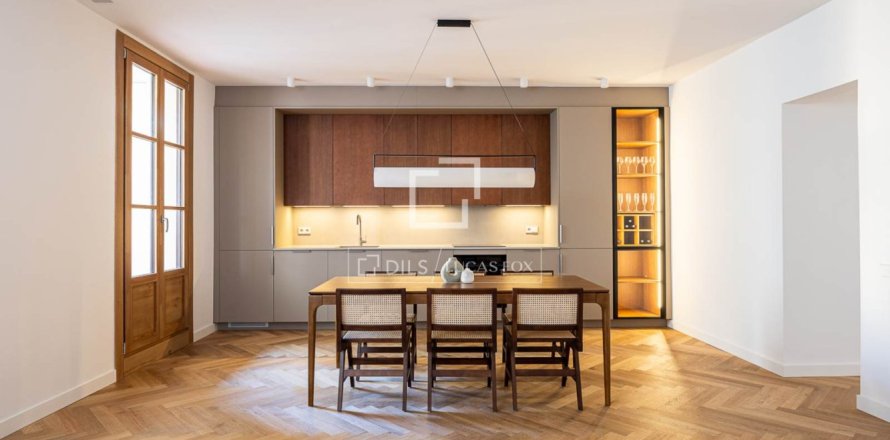 3 bedrooms apartment for sale in Barcelona, Catalonia, Spain № 9095