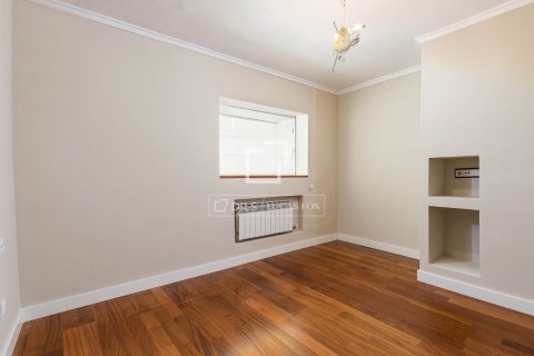Apartamento de 4 dormitorios en alquiler en Barcelona, Cataluña, Spain № 9229 - foto 16