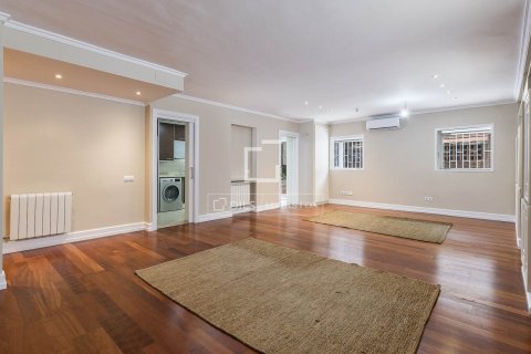 Apartamento de 4 dormitorios en alquiler en Barcelona, Cataluña, Spain № 9229 - foto 23