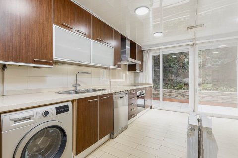 Apartamento de 4 dormitorios en alquiler en Barcelona, Cataluña, Spain № 9229 - foto 3