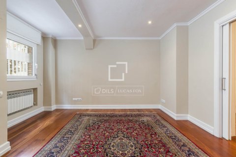 Apartamento de 4 dormitorios en alquiler en Barcelona, Cataluña, Spain № 9229 - foto 6