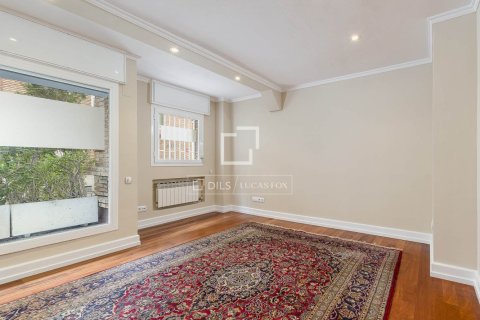 Apartamento de 4 dormitorios en alquiler en Barcelona, Cataluña, Spain № 9229 - foto 5