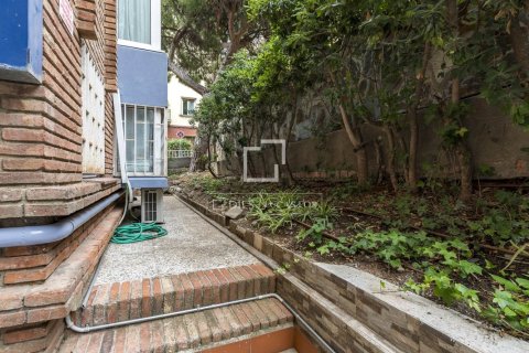 Apartamento de 4 dormitorios en alquiler en Barcelona, Cataluña, Spain № 9229 - foto 24