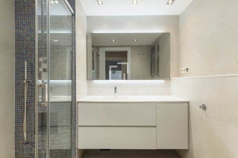 Apartamento de 4 dormitorios en alquiler en Barcelona, Cataluña, Spain № 9229 - foto 8