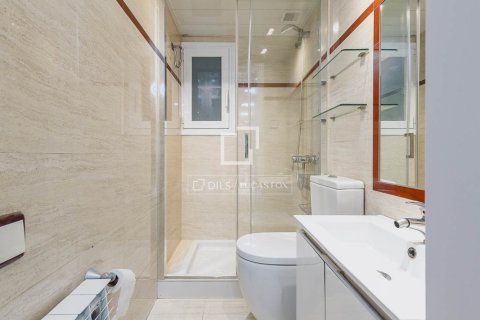 Apartamento de 4 dormitorios en alquiler en Barcelona, Cataluña, Spain № 9229 - foto 19