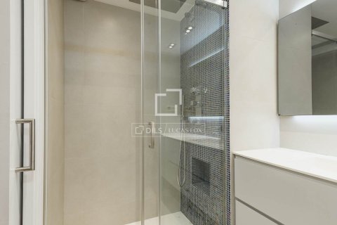Apartamento de 4 dormitorios en alquiler en Barcelona, Cataluña, Spain № 9229 - foto 9