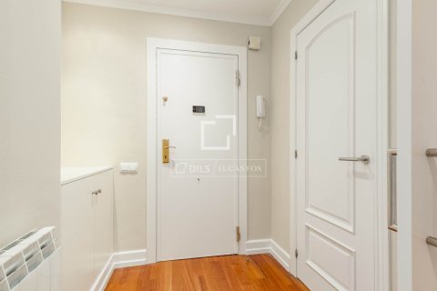 Apartamento de 4 dormitorios en alquiler en Barcelona, Cataluña, Spain № 9229 - foto 7