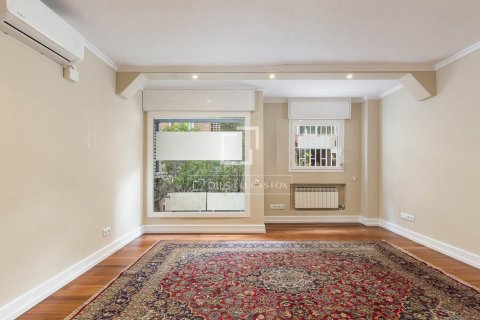 Apartamento de 4 dormitorios en alquiler en Barcelona, Cataluña, Spain № 9229 - foto 4