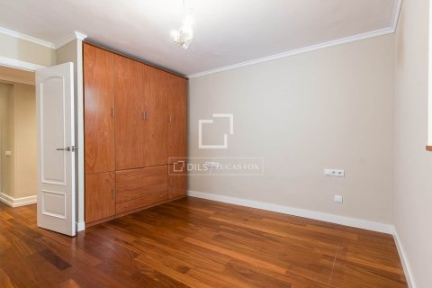 Apartamento de 4 dormitorios en alquiler en Barcelona, Cataluña, Spain № 9229 - foto 14