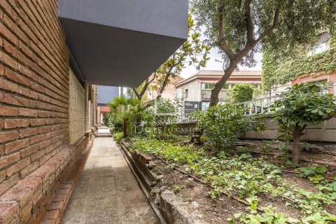 Apartamento de 4 dormitorios en alquiler en Barcelona, Cataluña, Spain № 9229 - foto 25