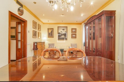 Apartamento de 3 dormitorios en venta en Barcelona, Cataluña, Spain № 9217 - foto 2