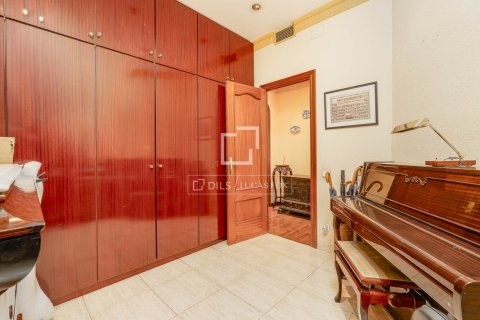 Apartamento de 3 dormitorios en venta en Barcelona, Cataluña, Spain № 9217 - foto 17