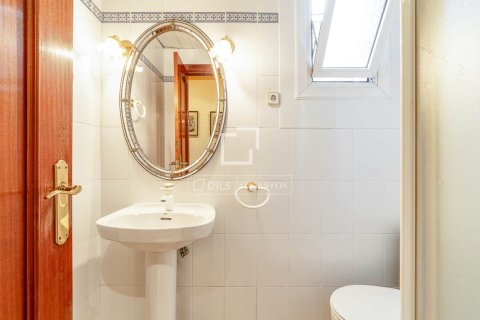 Apartamento de 3 dormitorios en venta en Barcelona, Cataluña, Spain № 9217 - foto 24