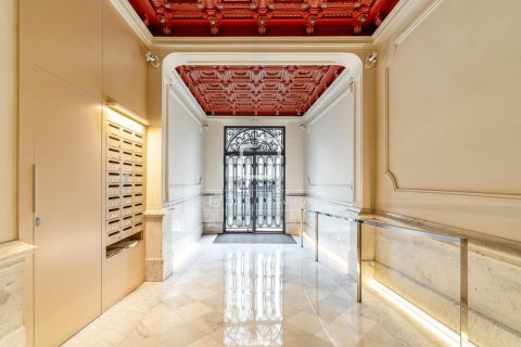 Apartamento de 3 dormitorios en venta en Barcelona, Cataluña, Spain № 9217 - foto 28