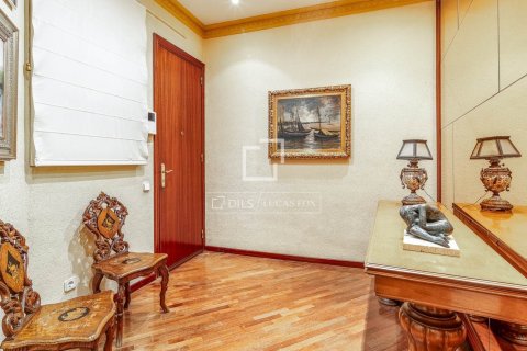 Apartamento de 3 dormitorios en venta en Barcelona, Cataluña, Spain № 9217 - foto 8