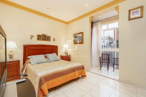 Apartamento de 3 dormitorios en venta en Barcelona, Cataluña, Spain № 9217 - foto 9