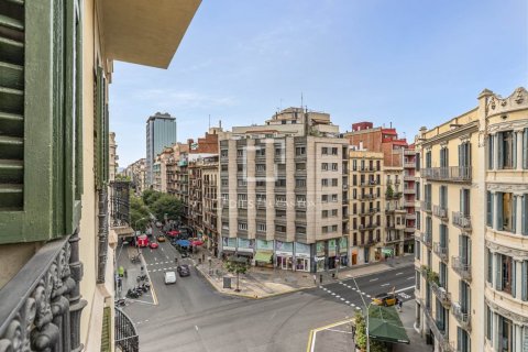 Apartamento de 3 dormitorios en venta en Barcelona, Cataluña, Spain № 9217 - foto 30