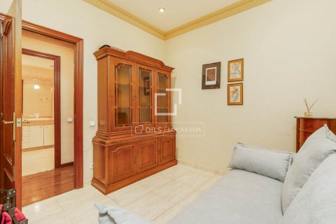Apartamento de 3 dormitorios en venta en Barcelona, Cataluña, Spain № 9217 - foto 20