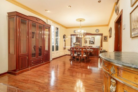 Apartamento de 3 dormitorios en venta en Barcelona, Cataluña, Spain № 9217 - foto 4
