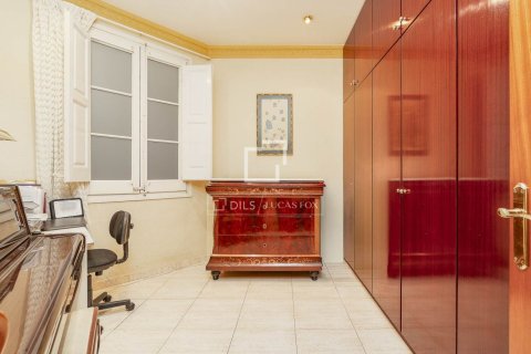 Apartamento de 3 dormitorios en venta en Barcelona, Cataluña, Spain № 9217 - foto 16