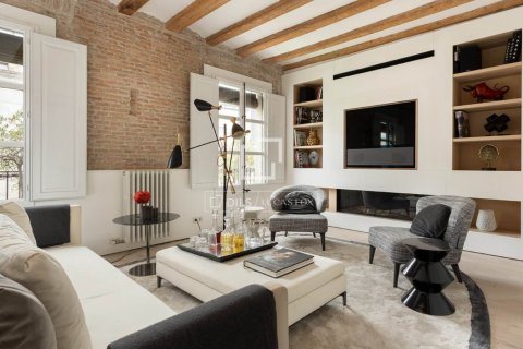 2 bedrooms apartment for sale in Barcelona, Catalonia, Spain № 9205 - photo 2